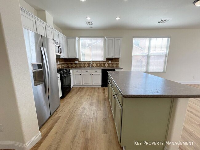 Building Photo - 2913 Big Mountain Ave