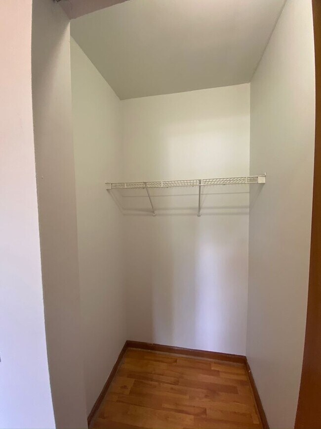 Building Photo - 207 Maple St