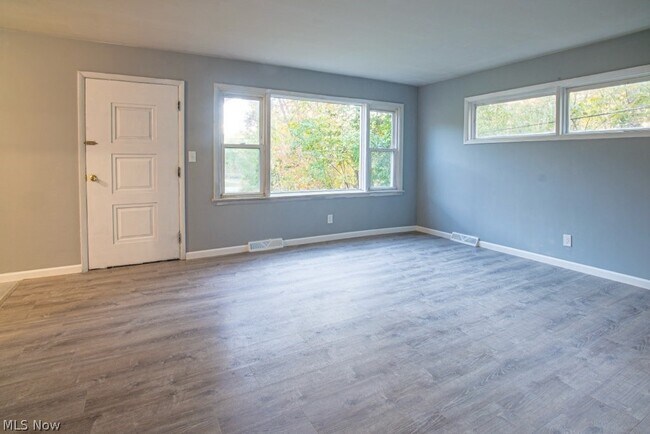 Building Photo - 1399 Barlow Rd
