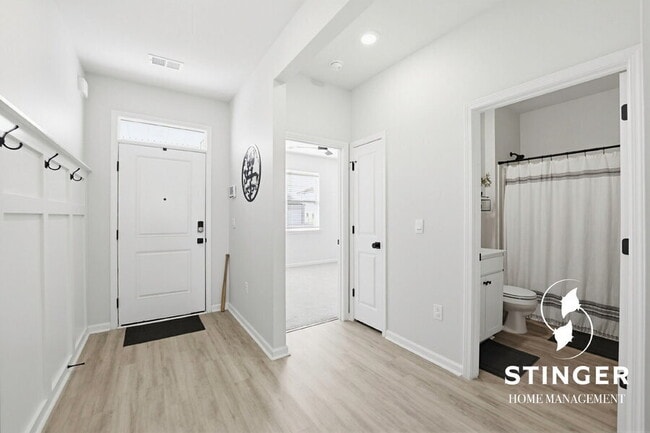 Building Photo - 334 Sanctuary Dr