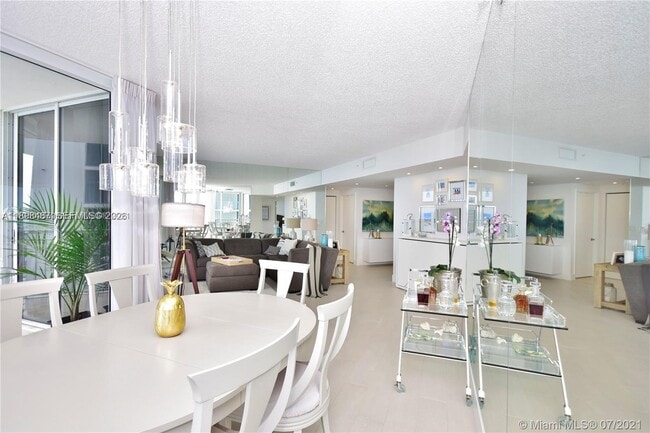 Building Photo - 17375 Collins Ave