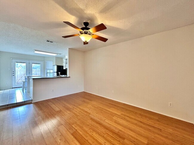 Building Photo - 1411 Gracy Farms Ln