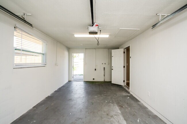 Building Photo - 5106 19th St W