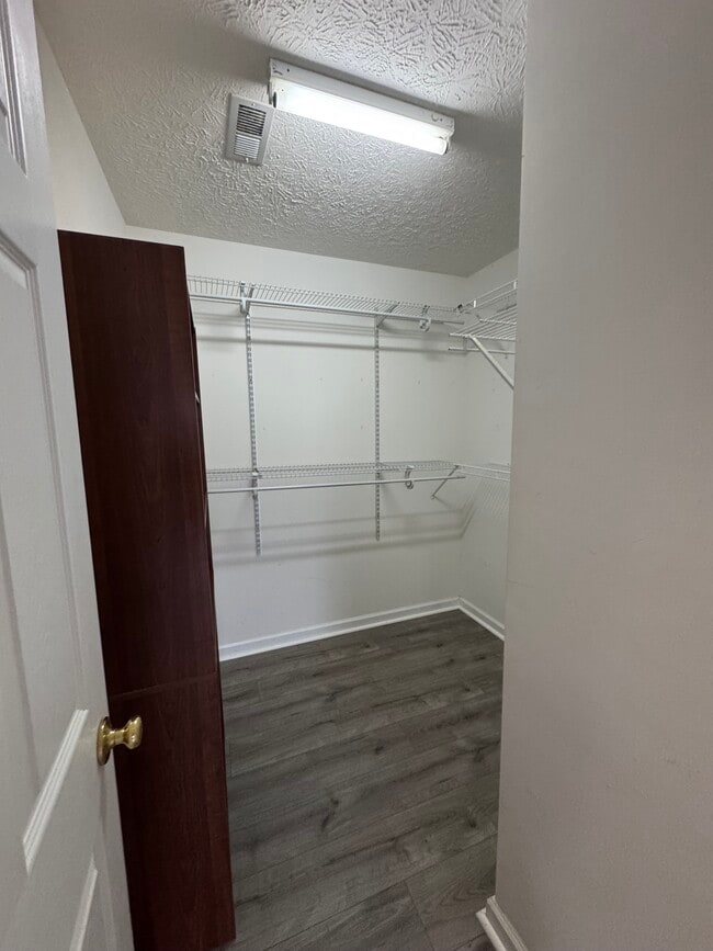 Building Photo - 42 Lodge Rd