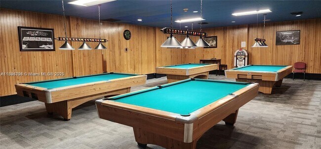 Building Photo - 301 Racquet Club Rd