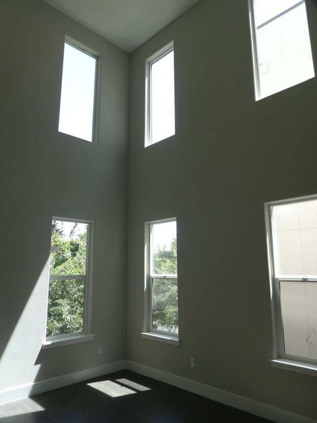 Building Photo - 2 bedroom | 2.5 bathrooms | Home in Alkali...