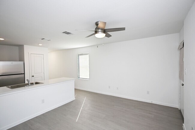 Building Photo - 7639 Varo Gln