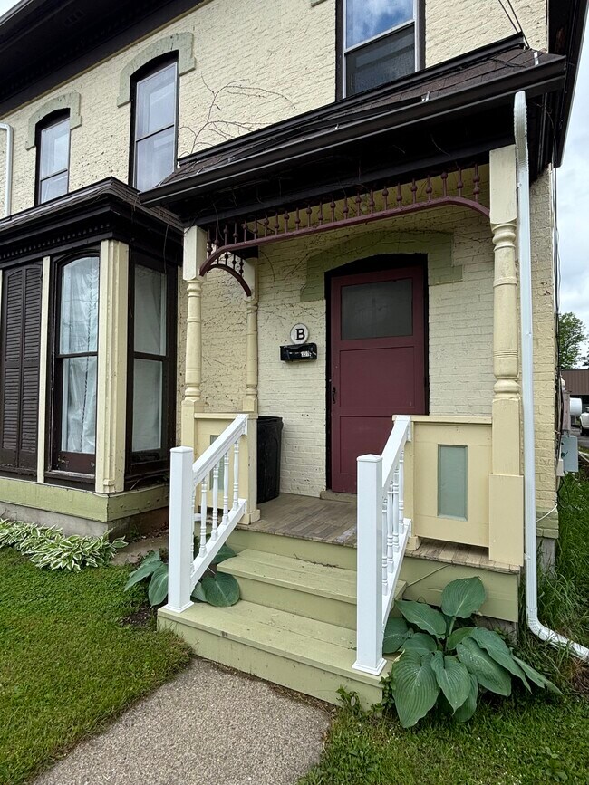 Building Photo - 357 College Ave