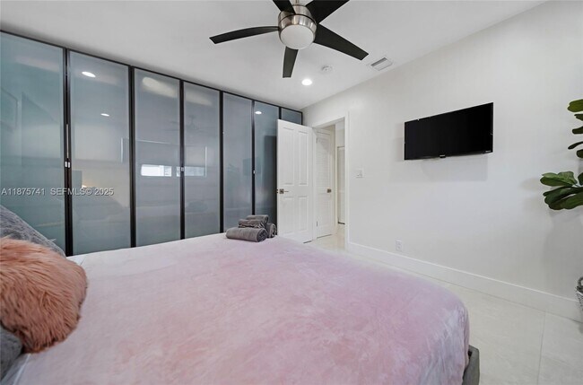 Building Photo - 31 SE 12th St