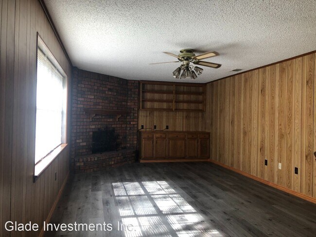 Building Photo - 3 br, 2 bath House - 203 Carriage Lane