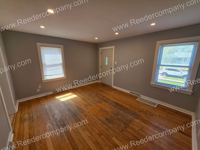 Building Photo - 2 Bedroom / 2 Bath Home Walking Distance to PNW-Hammond Campus