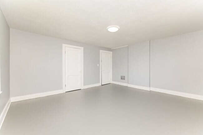 Building Photo - 1501/1503 Clifton Ave