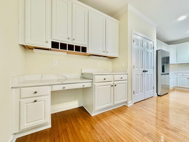 Building Photo - 5 BD, 4 BA Beautiful Wakefield Home