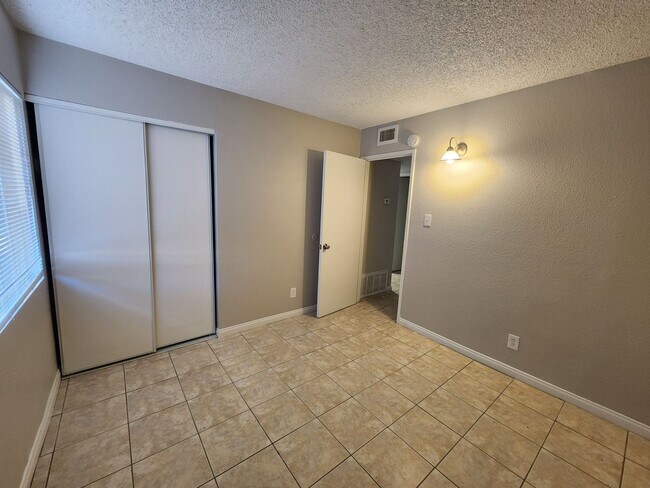 Building Photo - 1705 Breckenwood Ct