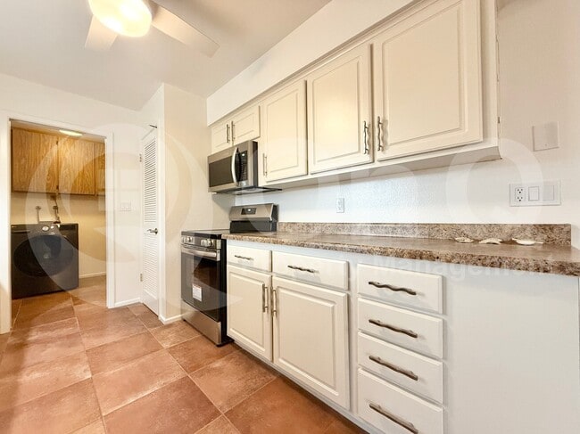 Building Photo - 4559 E Dragoon Ave