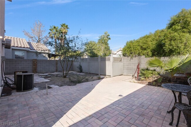 Building Photo - 8758 Arawana Pl