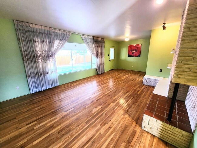 Building Photo - 414 Phillips Dr