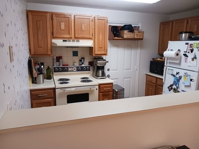 Building Photo - 10 Squire Ct