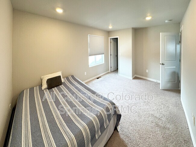 Building Photo - 5975 Mumford Dr.