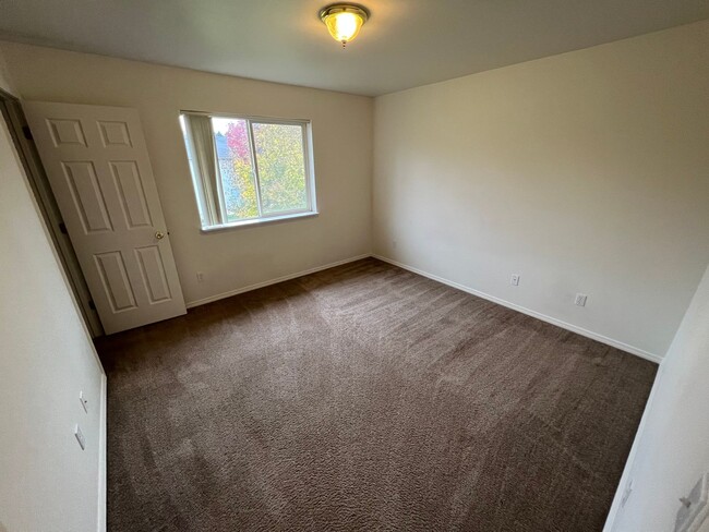 Building Photo - Spacious 2 Bed, 1.5 Bath in CDA!