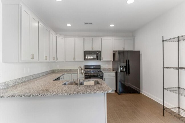 Building Photo - 2319 Davenport Ct