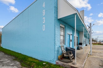 Building Photo - 4930 Apartments