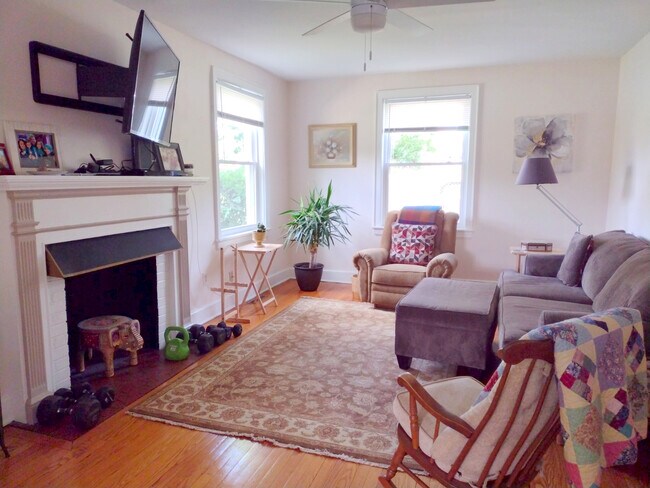 Building Photo - 1302 Staunton Ave NW