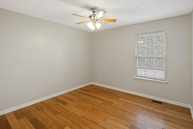 Building Photo - 359 Montgomery Cir