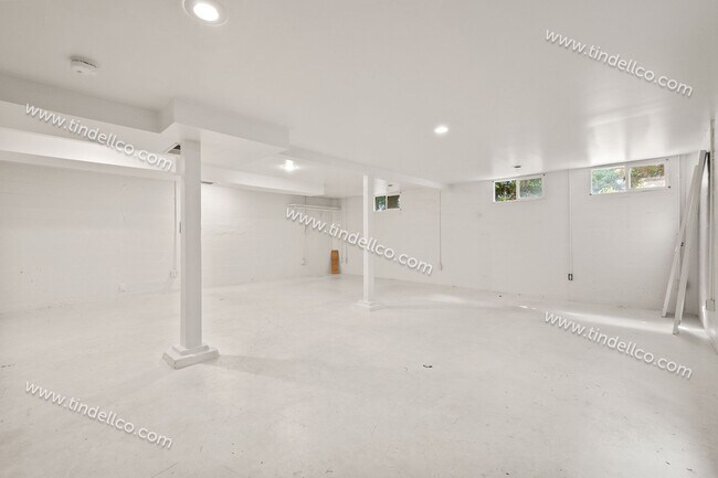 Building Photo - Modern Mediterranean 2 Bed/2 Bath with plenty of space - Pet Friendly!