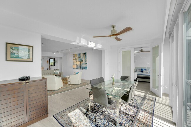 Building Photo - 4114 W Palm Aire Dr