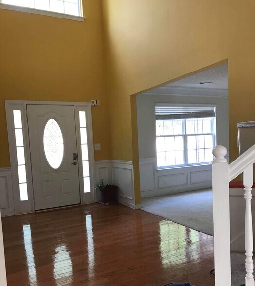 Foyer - 3491 Tackett Rd