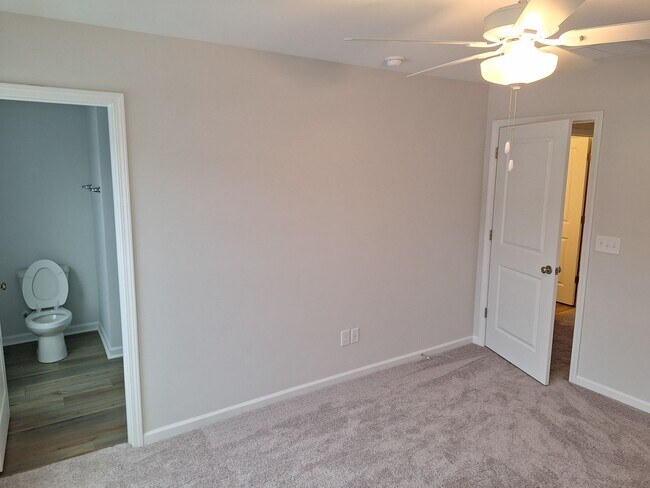 Building Photo - MOVE IN SPECIAL!!! Fabulous New Townhouse in Columbia SC!