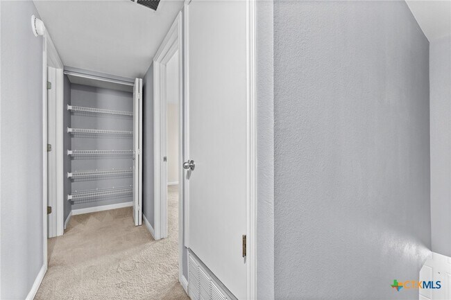 Building Photo - 320 Trestle Tree