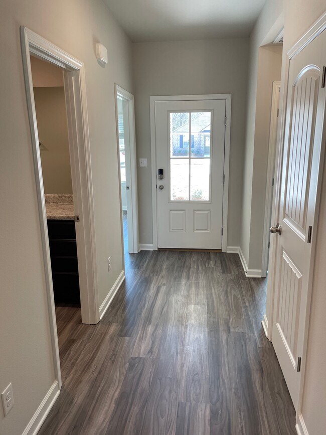 Building Photo - 13301 Isabella Blvd