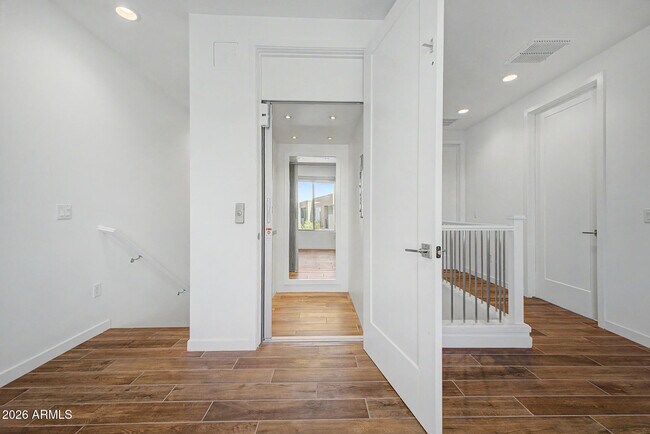 Building Photo - 11673 N 136th St