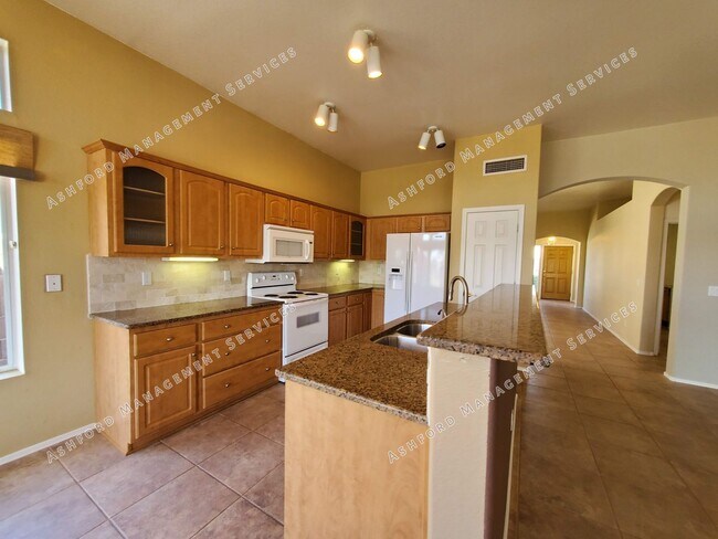 Building Photo - COYOTE LAKES BEAUTIFUL VIEW OF GOLF COURSE/NOT AGE RESTRICTED**NO TENANT FEES