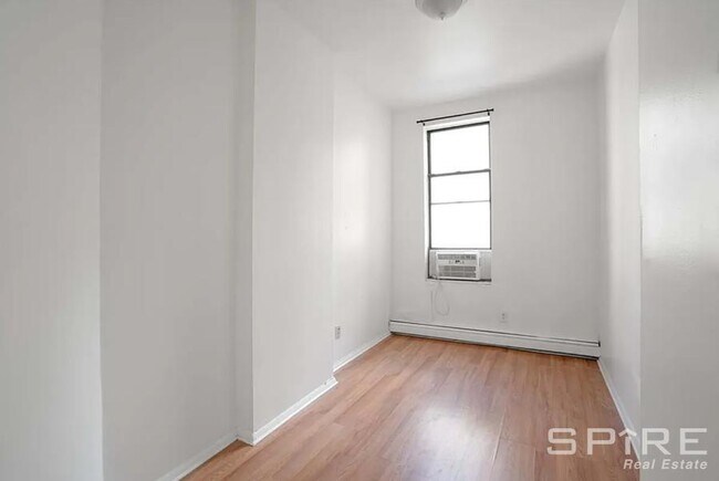 Building Photo - 3 bedroom in NEW YORK NY 10009