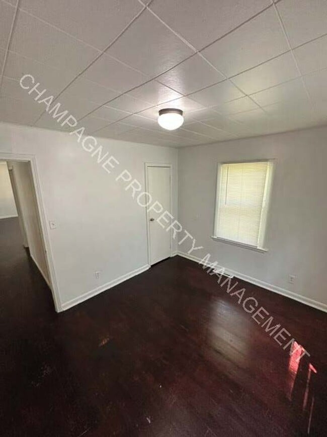 Building Photo - Home in Ruskin Heights