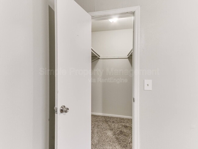 Building Photo - 8510 Candlewood Dr