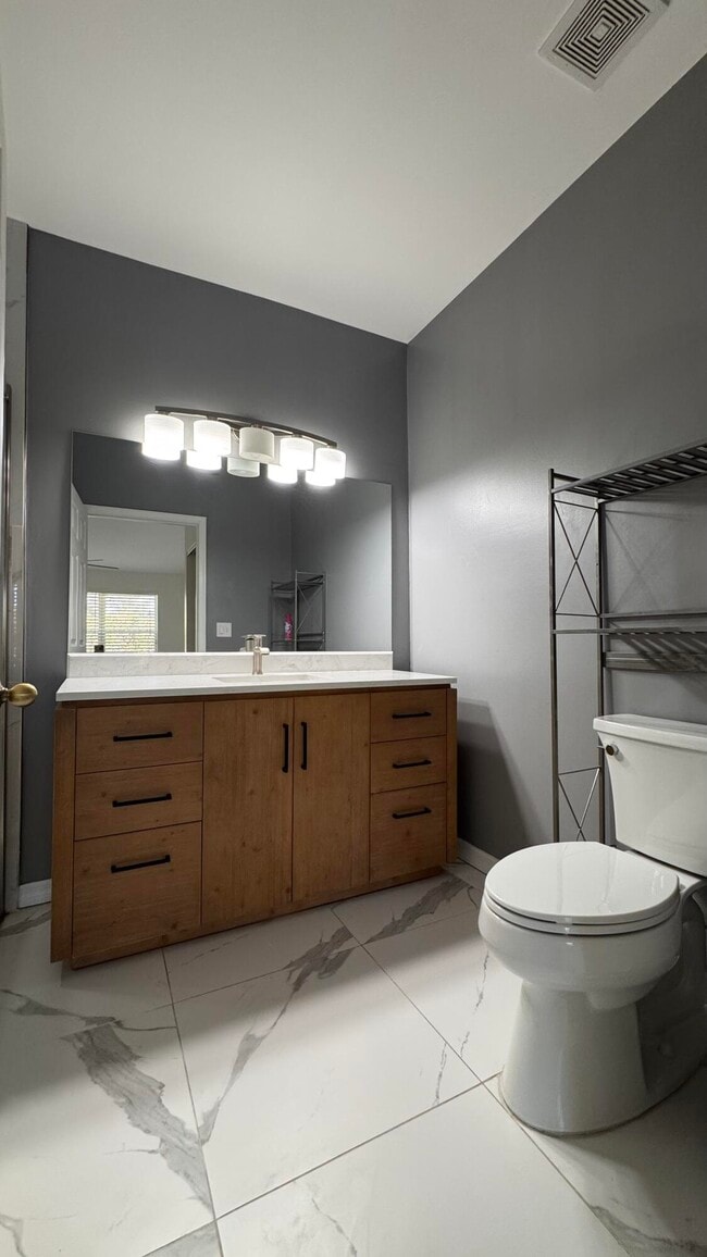 Building Photo - 6422 Park Lake Cir