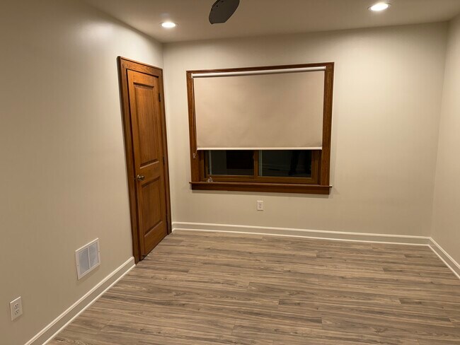 Building Photo - 1612 N Star Ave