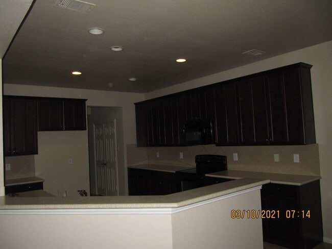 Building Photo - 2816 Quietwater Dr