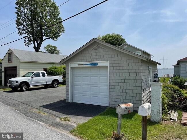 Building Photo - 2513 Barrison Point Rd