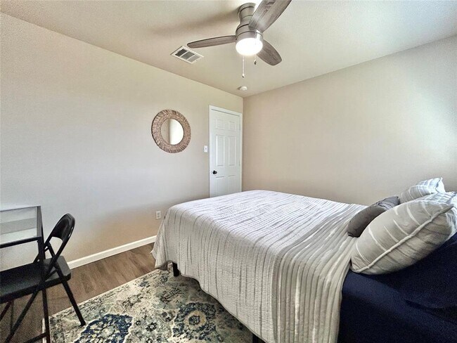 Building Photo - 2707 Amberglow Ct