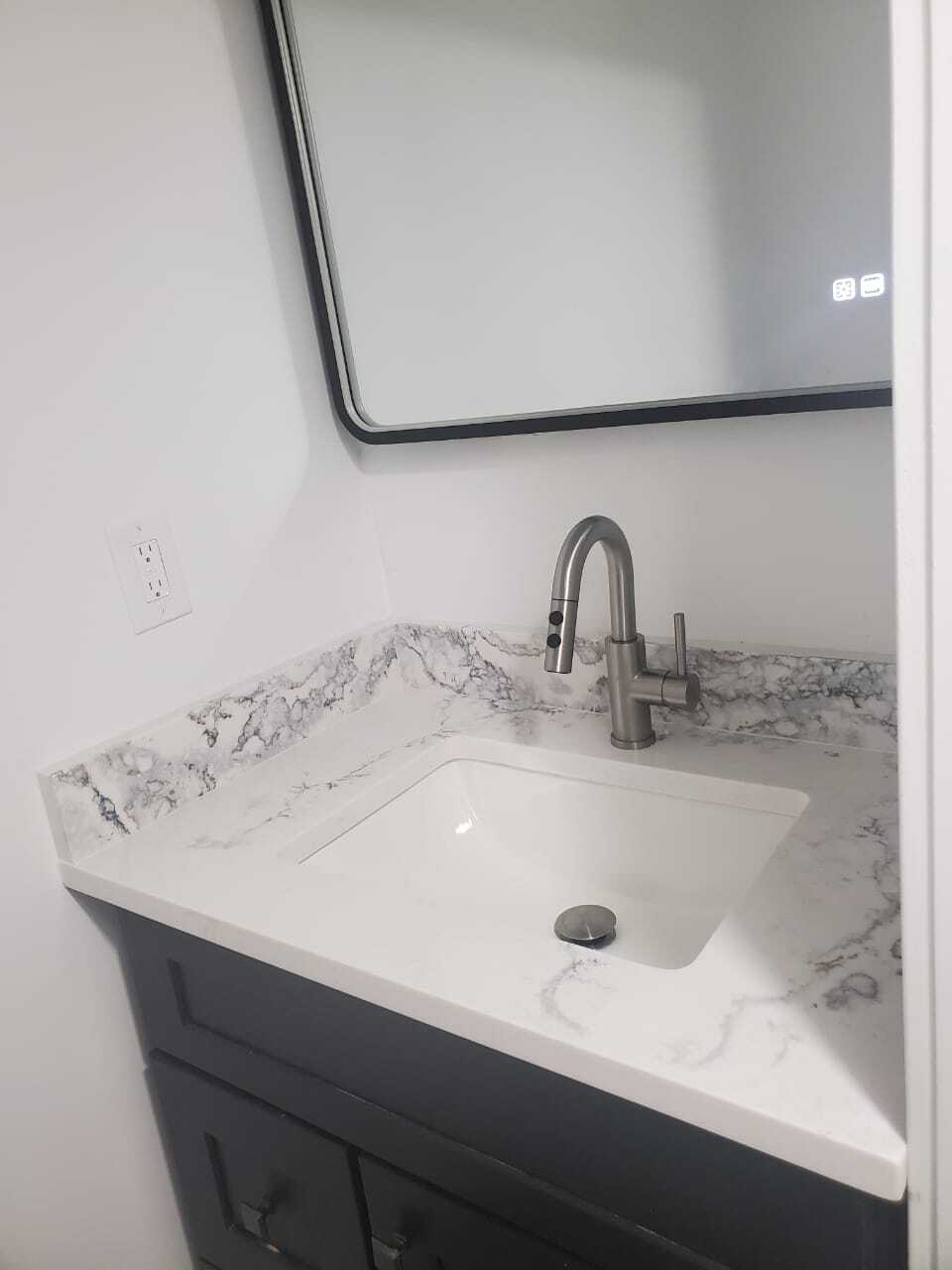 Building Photo - 704 N Bennedict Dr