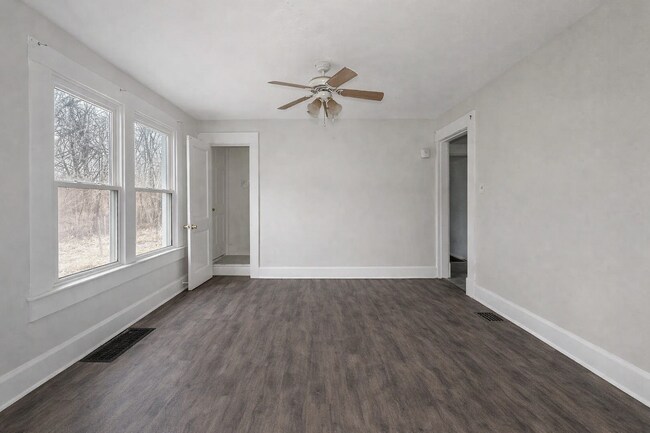 Building Photo - 851 W 25th St