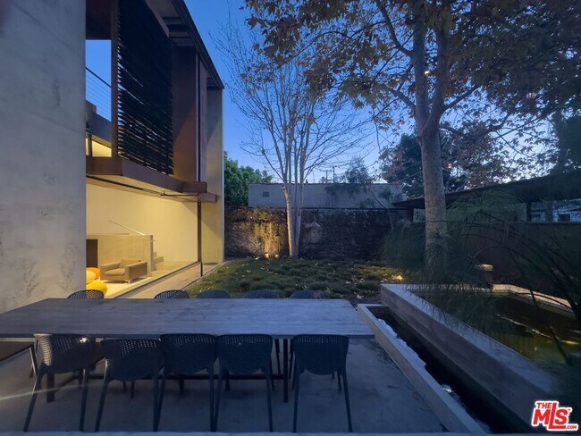 Building Photo - 615 Woodlawn Ave