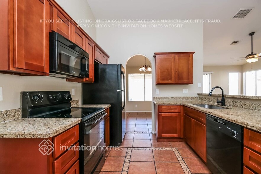 Building Photo - 5430 N 79th Dr