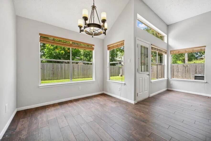Building Photo - 3518 Grove Oaks Dr