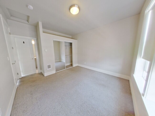 Building Photo - Greek Street Townhomes (335)